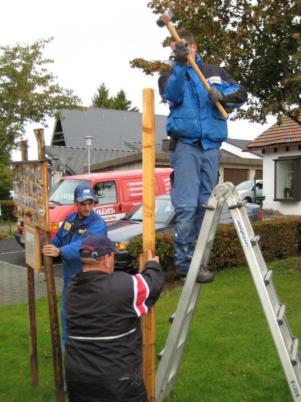 aufbau_strohskulptur_2009_1_20091027_1361212042