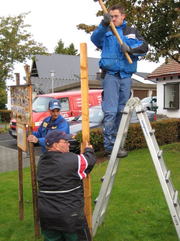 aufbau_strohskulptur_2009_2_20091027_1627146229