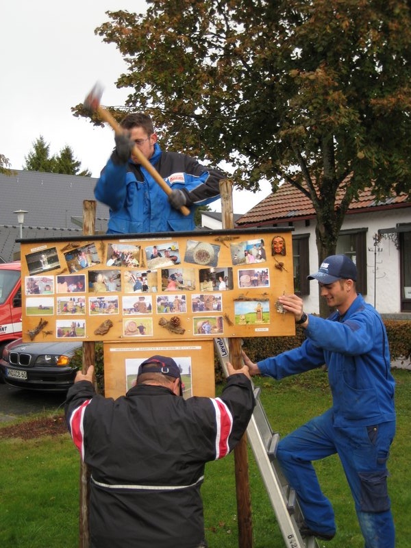 aufbau_strohskulptur_2009_9_20091027_1469521969