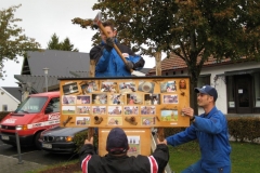 aufbau_strohskulptur_2009_8_20091027_1867850961