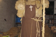 aufbau_strohskulptur_2009_9_20091027_1797702114